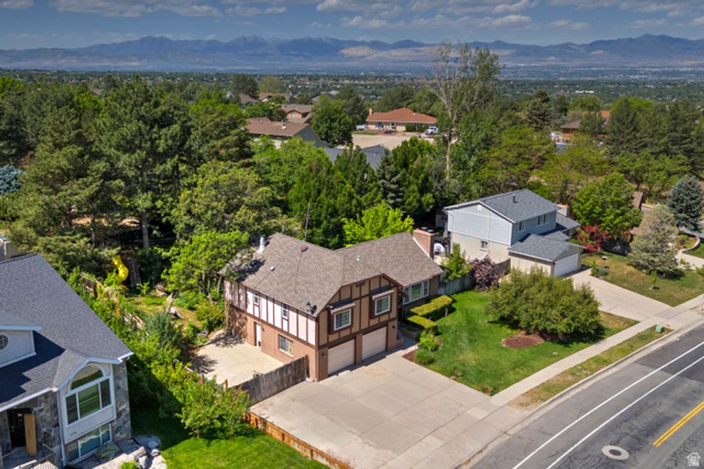 Image 43 of property listing at 3310 E CREEK RD, Salt Lake City, UT 84121