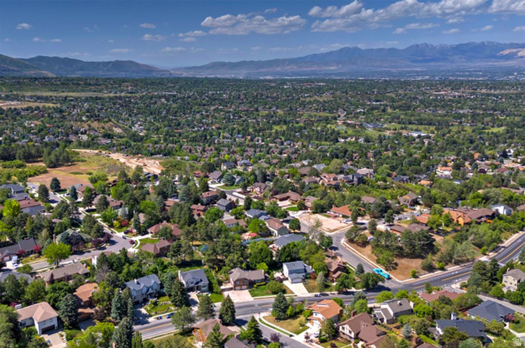 Image 49 of property listing at 3310 E CREEK RD, Salt Lake City, UT 84121