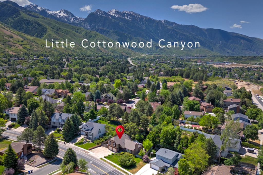 Image 6 of property listing at 3310 E CREEK RD, Salt Lake City, UT 84121