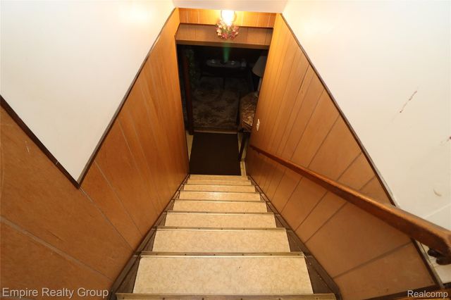 25046 Stanford Street, Dearborn Heights, MI 48125