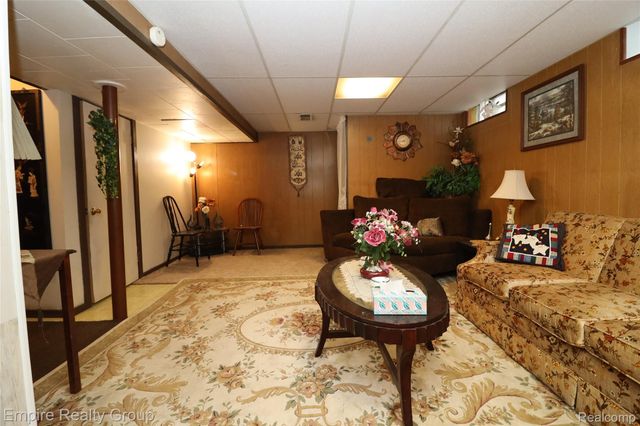 25046 Stanford Street, Dearborn Heights, MI 48125