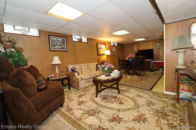 25046 Stanford Street, Dearborn Heights, MI 48125