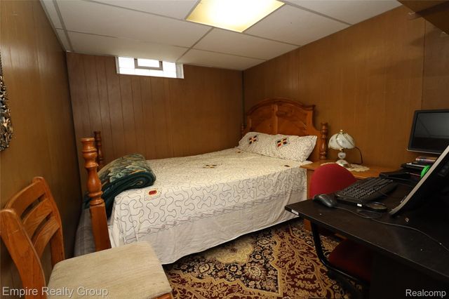 25046 Stanford Street, Dearborn Heights, MI 48125