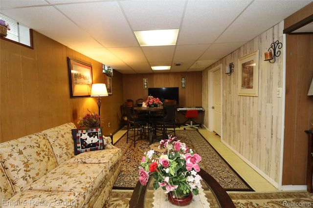25046 Stanford Street, Dearborn Heights, MI 48125