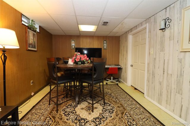 25046 Stanford Street, Dearborn Heights, MI 48125