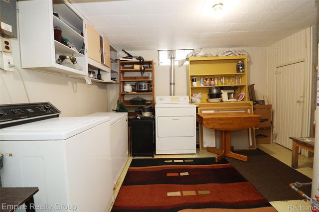 25046 Stanford Street, Dearborn Heights, MI 48125