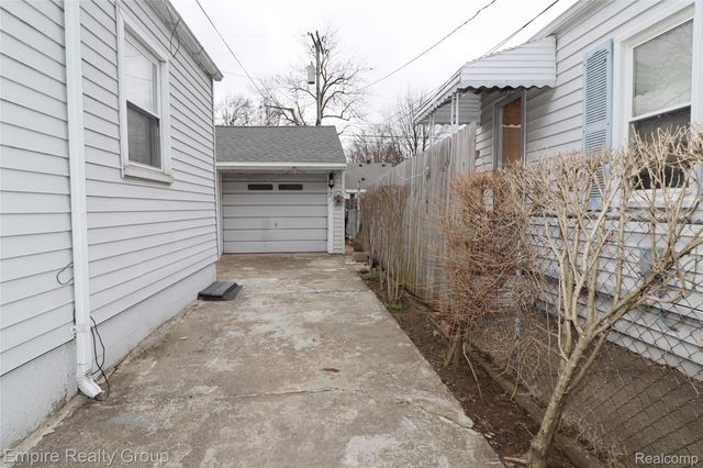 25046 Stanford Street, Dearborn Heights, MI 48125