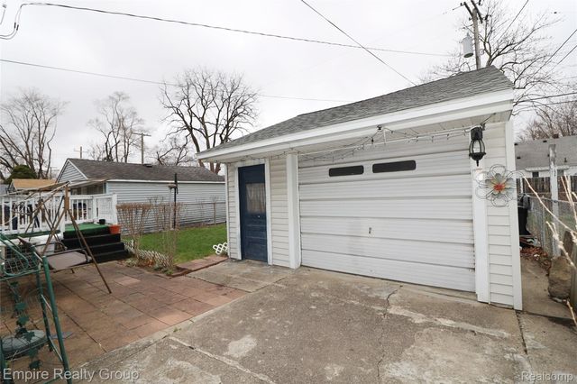 25046 Stanford Street, Dearborn Heights, MI 48125