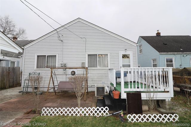 25046 Stanford Street, Dearborn Heights, MI 48125