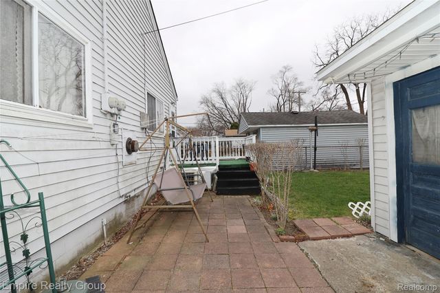25046 Stanford Street, Dearborn Heights, MI 48125