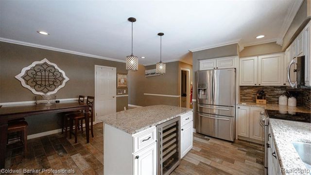 1671 Apple Drive, Troy, MI 48098