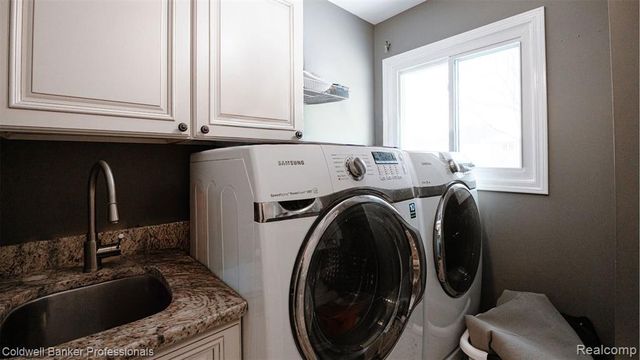 1671 Apple Drive, Troy, MI 48098