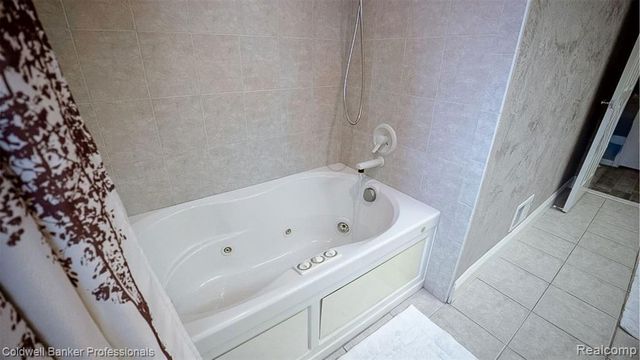 1671 Apple Drive, Troy, MI 48098