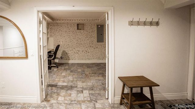 1671 Apple Drive, Troy, MI 48098