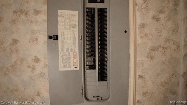 1671 Apple Drive, Troy, MI 48098