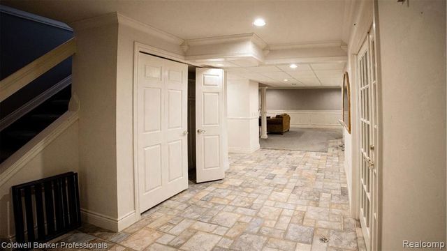 1671 Apple Drive, Troy, MI 48098