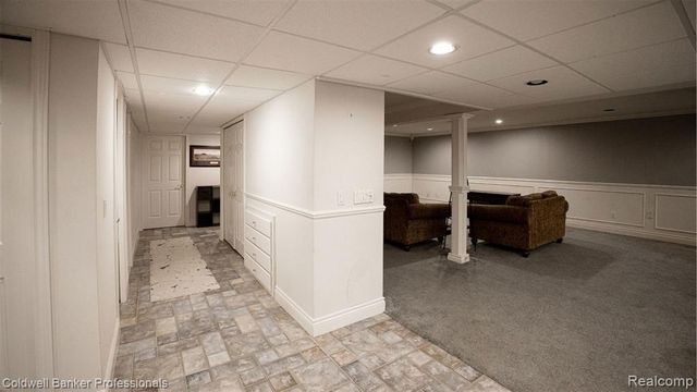 1671 Apple Drive, Troy, MI 48098