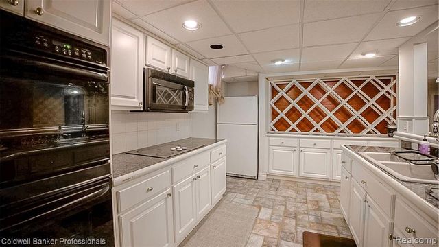 1671 Apple Drive, Troy, MI 48098