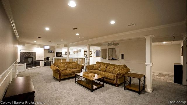 1671 Apple Drive, Troy, MI 48098