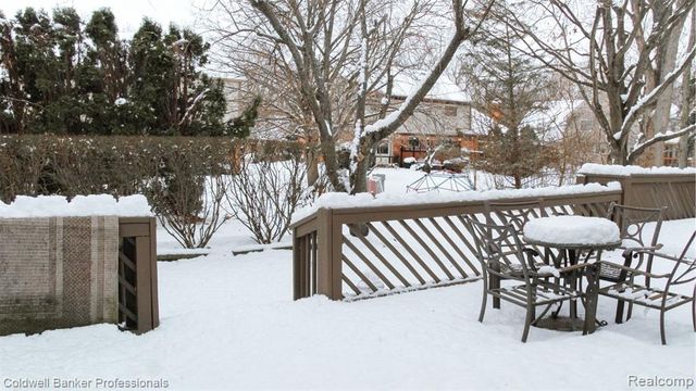 1671 Apple Drive, Troy, MI 48098