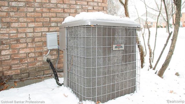 1671 Apple Drive, Troy, MI 48098