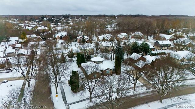 1671 Apple Drive, Troy, MI 48098