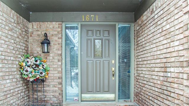 1671 Apple Drive, Troy, MI 48098