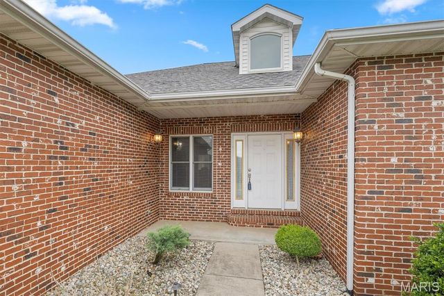 237 W Waters Edge Drive, Shiloh, IL 62221