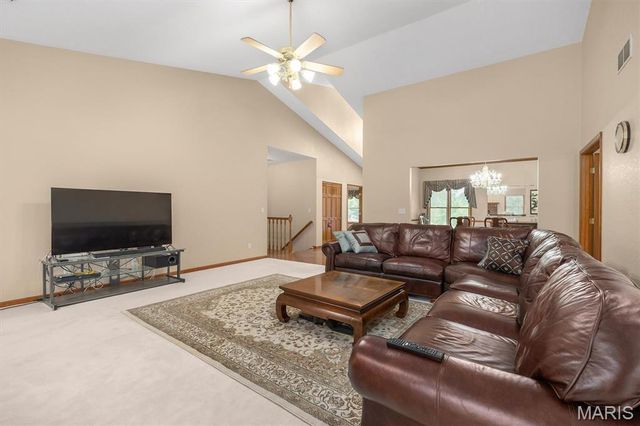 237 W Waters Edge Drive, Shiloh, IL 62221