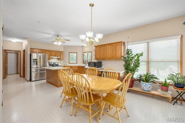 237 W Waters Edge Drive, Shiloh, IL 62221