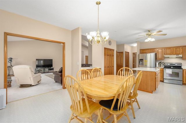 237 W Waters Edge Drive, Shiloh, IL 62221