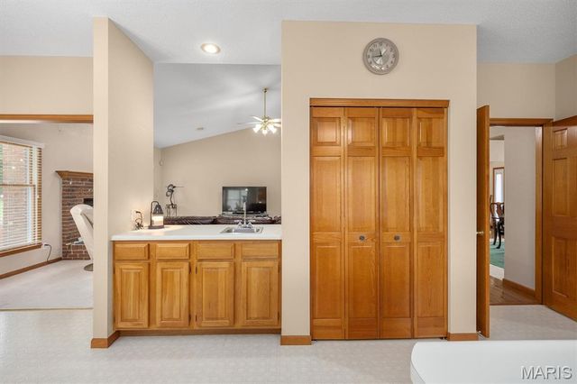 237 W Waters Edge Drive, Shiloh, IL 62221