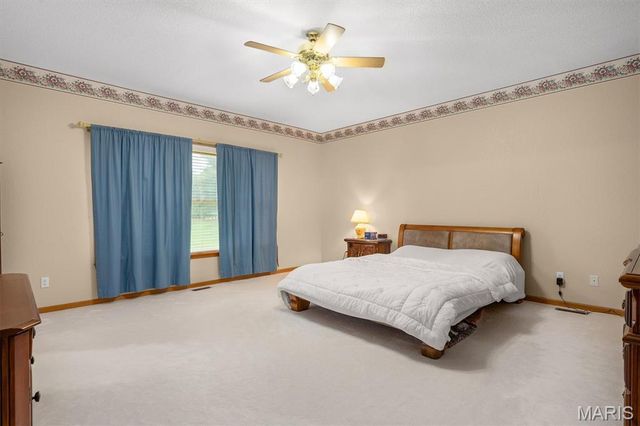 237 W Waters Edge Drive, Shiloh, IL 62221