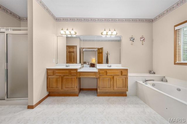 237 W Waters Edge Drive, Shiloh, IL 62221