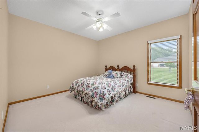 237 W Waters Edge Drive, Shiloh, IL 62221