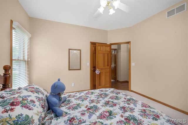 237 W Waters Edge Drive, Shiloh, IL 62221