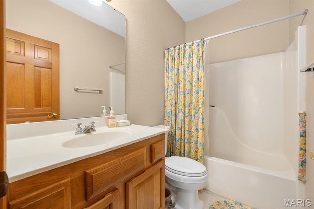 237 W Waters Edge Drive, Shiloh, IL 62221
