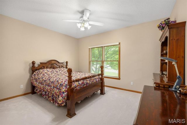 237 W Waters Edge Drive, Shiloh, IL 62221