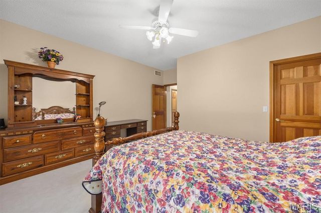 237 W Waters Edge Drive, Shiloh, IL 62221