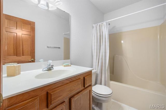 237 W Waters Edge Drive, Shiloh, IL 62221
