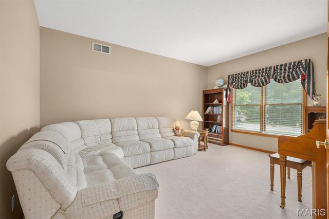 237 W Waters Edge Drive, Shiloh, IL 62221