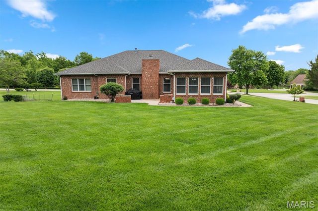 237 W Waters Edge Drive, Shiloh, IL 62221