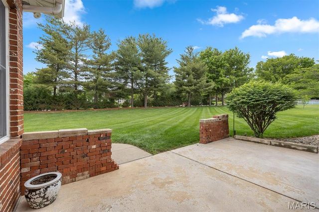 237 W Waters Edge Drive, Shiloh, IL 62221