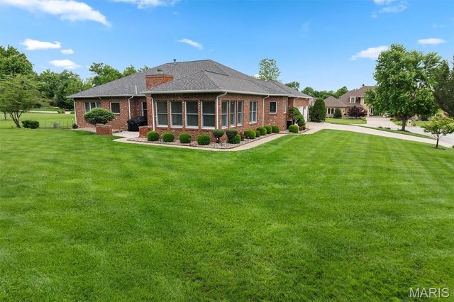 237 W Waters Edge Drive, Shiloh, IL 62221