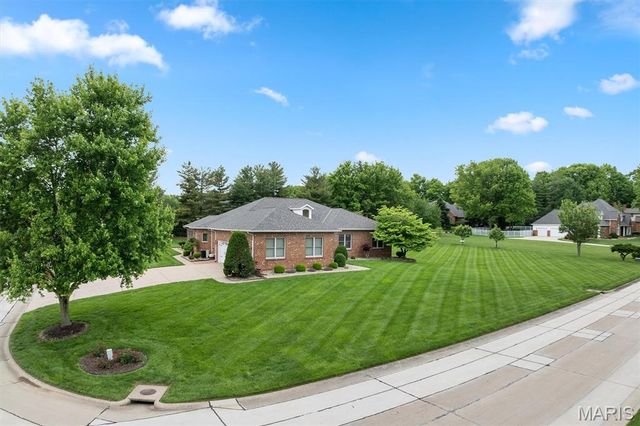 237 W Waters Edge Drive, Shiloh, IL 62221
