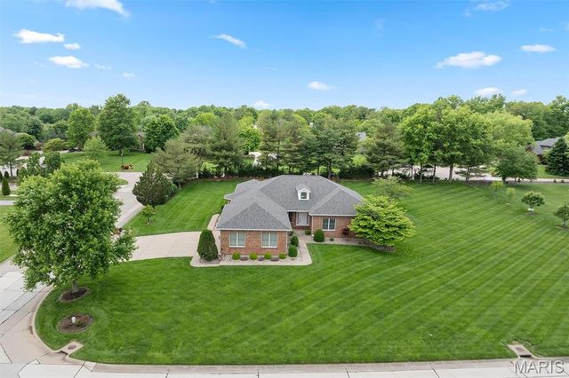 237 W Waters Edge Drive, Shiloh, IL 62221