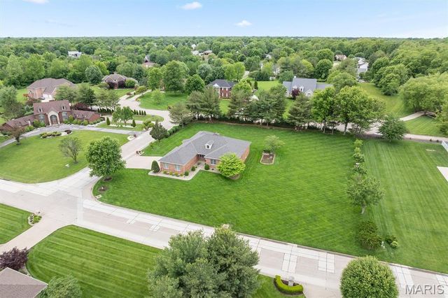 237 W Waters Edge Drive, Shiloh, IL 62221