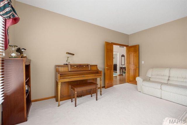 237 W Waters Edge Drive, Shiloh, IL 62221