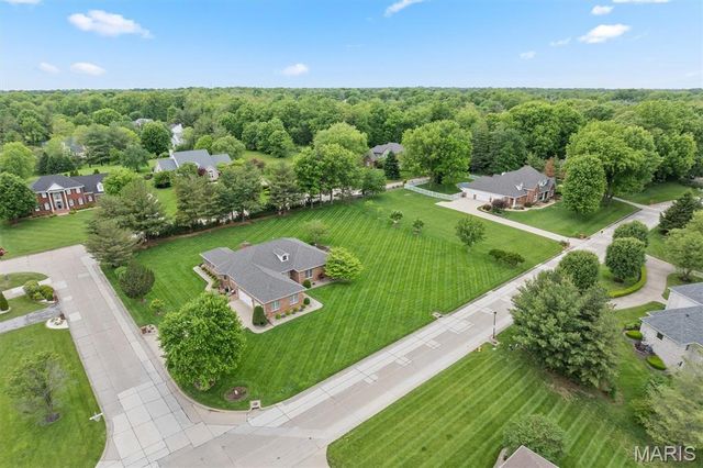 237 W Waters Edge Drive, Shiloh, IL 62221