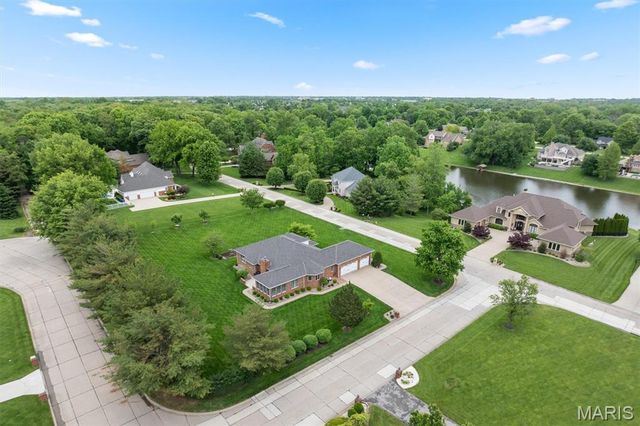 237 W Waters Edge Drive, Shiloh, IL 62221